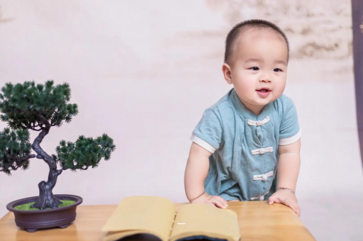 桂平宝宝爱吐奶是什么原因